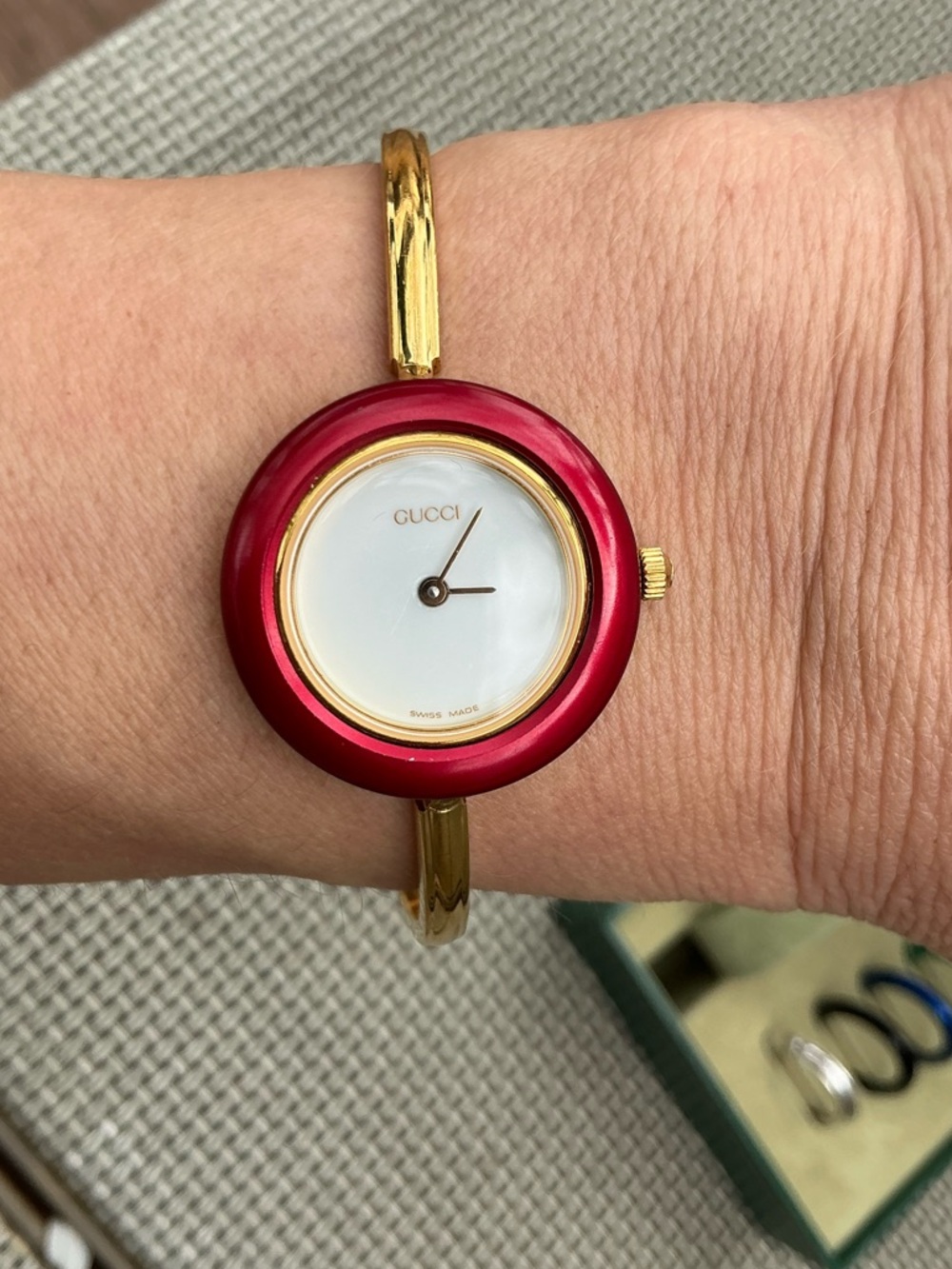 Beautiful GUCCI bangle watch w/ set of colorful bezels โค๏ธ๐๐ค๐๐๐ค - Picture 3 of 14